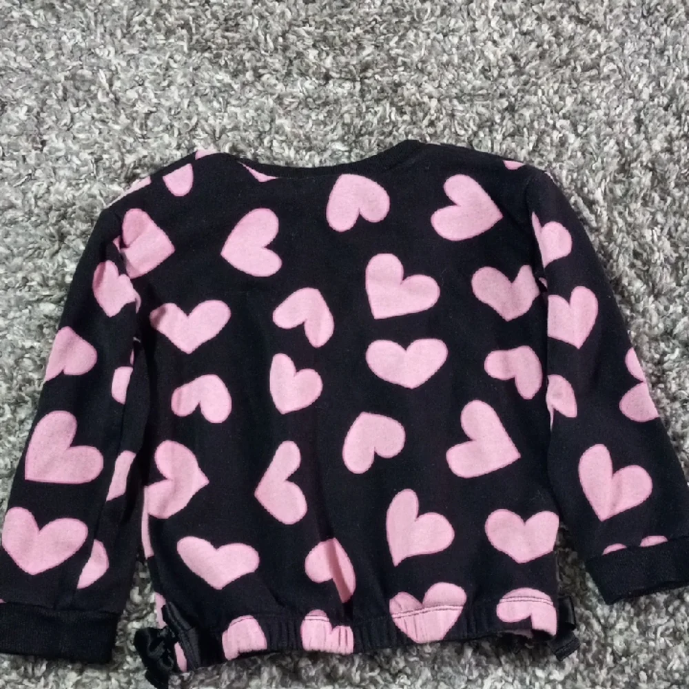 The Children's Place Black and Pink Heart Long Sleeve Tee Size 5T Girl